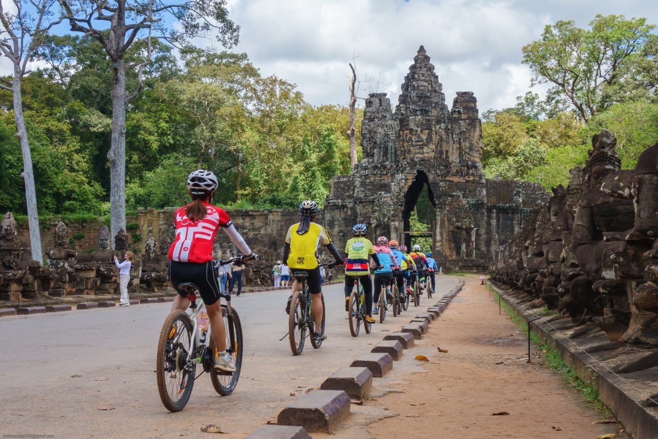 Biking Angkor Wat & Bayon the Smiling Temple